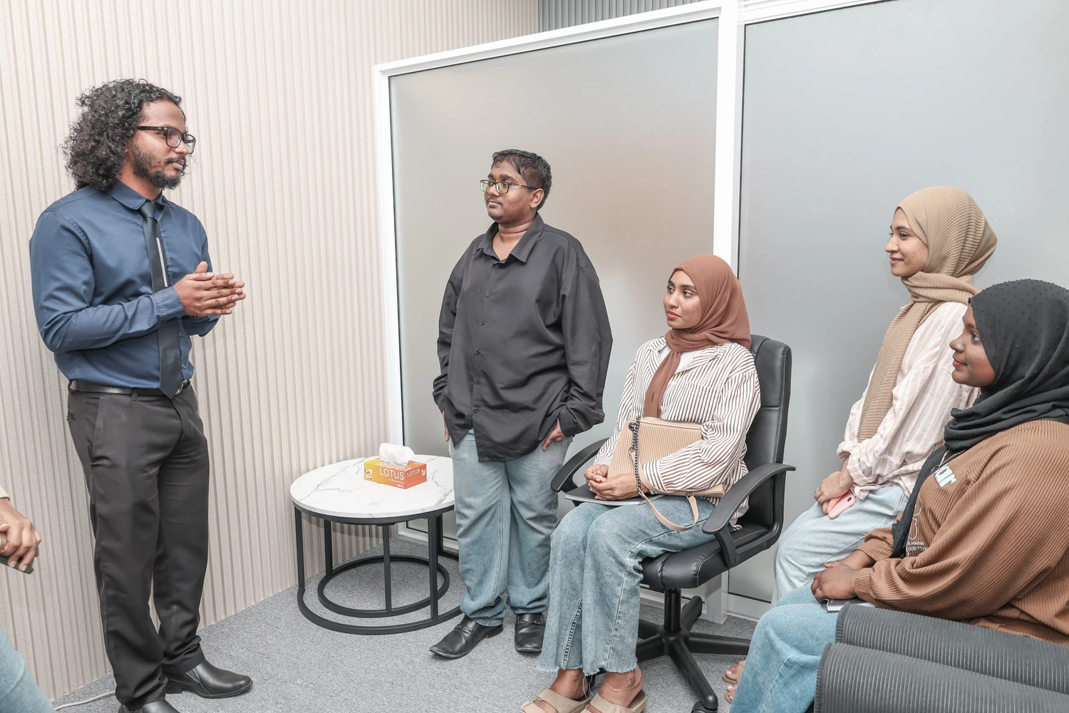 Image for ޔޫތް ވެލްނެސް ލޯންޖް ހުޅުވާާ ޙިދުމަތް ދޭން ފެށުން service