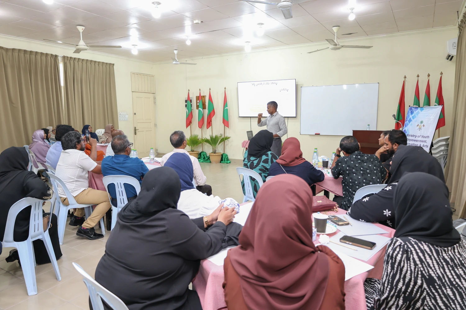 Image for ހަފްތާރެސް - ކ.ތުލުސްދޫ (ލީޑާޒް ސެޝަންތަކުގެ ތެރެއިން ) service