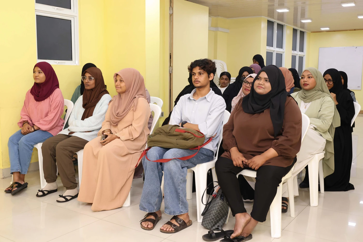 Image for ޒުވާނުންގެ ހޮޅުއަށި service